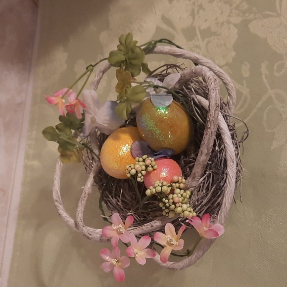 Easter decor euc - Picture 2 of 4